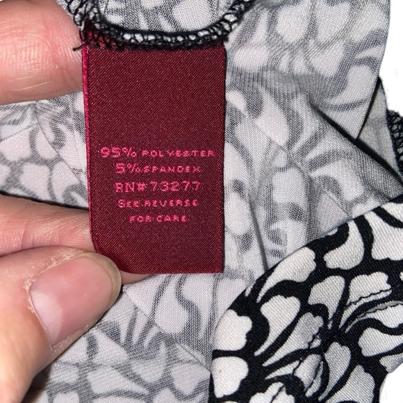 Women’s OneA Long Sweater Size Small Black/White Flowers - Picture 5 of 5